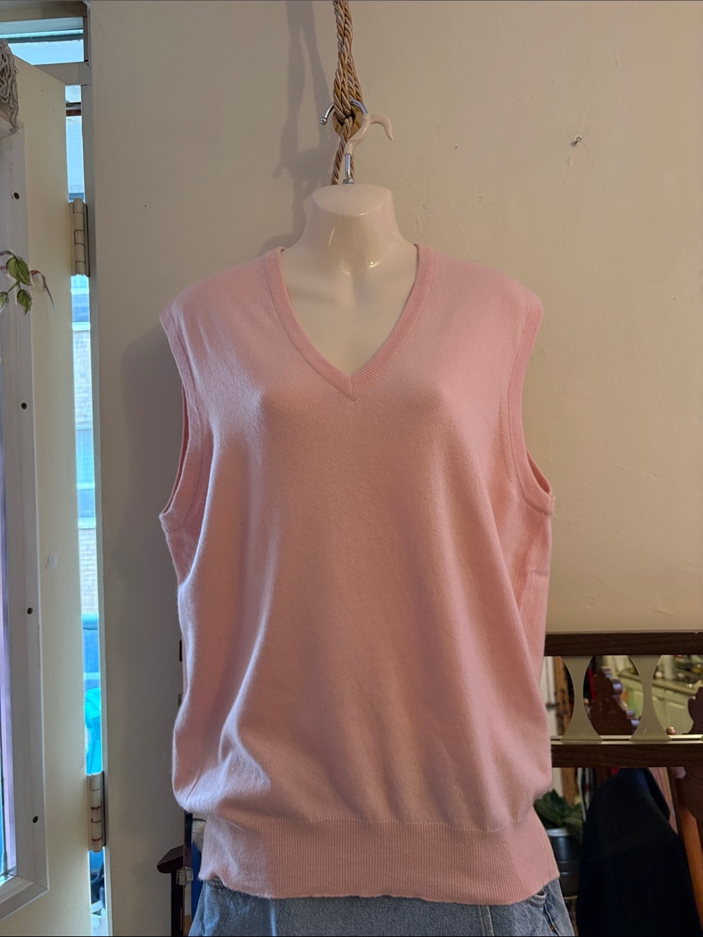 Ballantyne Pastel Pink V-Neck Sleeveless Knit Shell100. Cashmere. Scotland